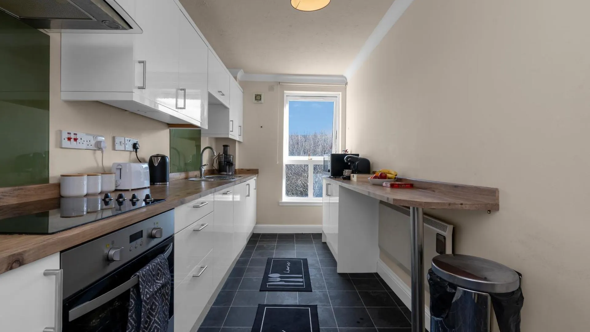 2 Bedroom Apartment In Central Edinburgh With Free Parking