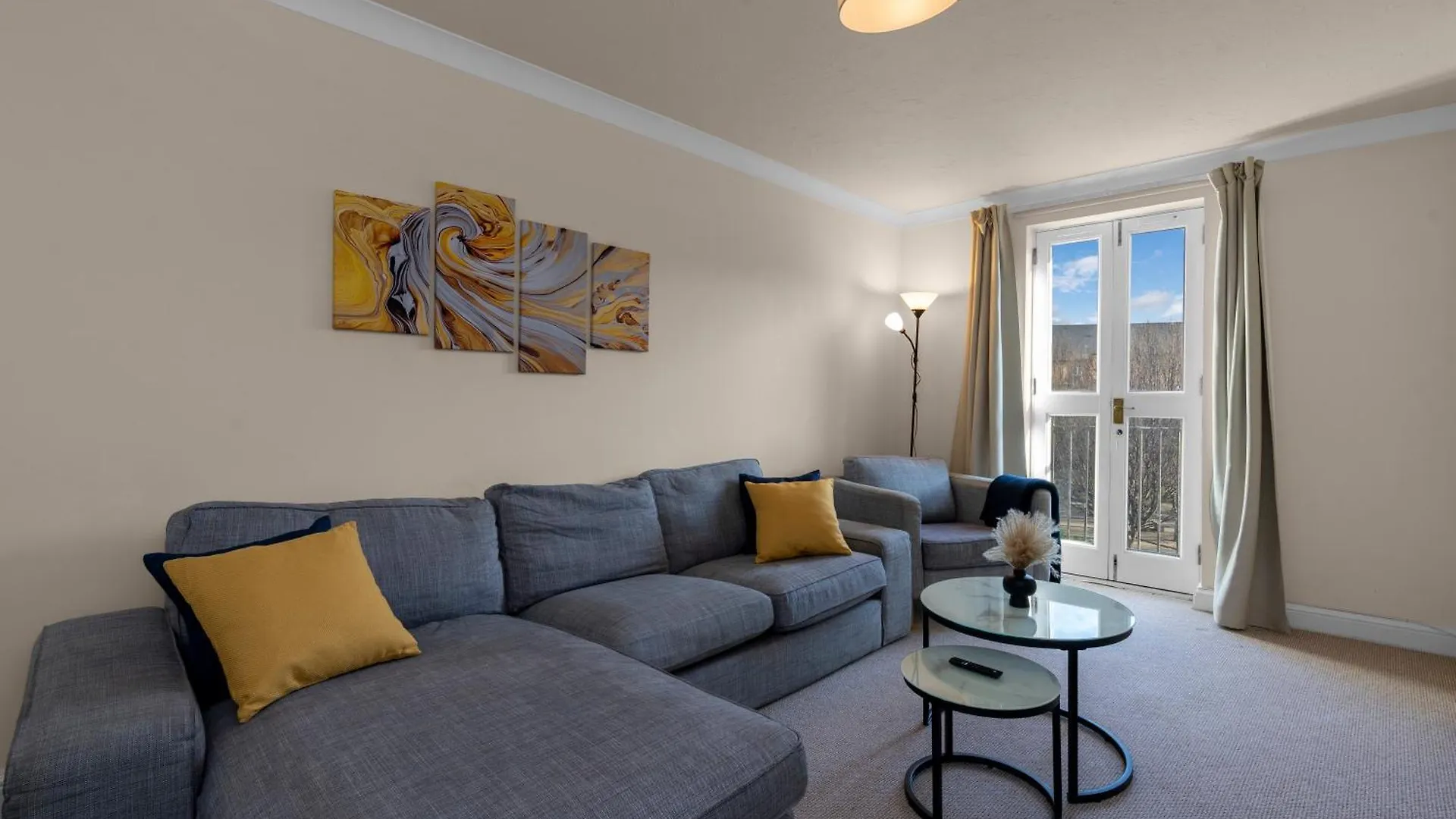 2 Bedroom Apartment In Central Edinburgh With Free Parking 0*,  United Kingdom
