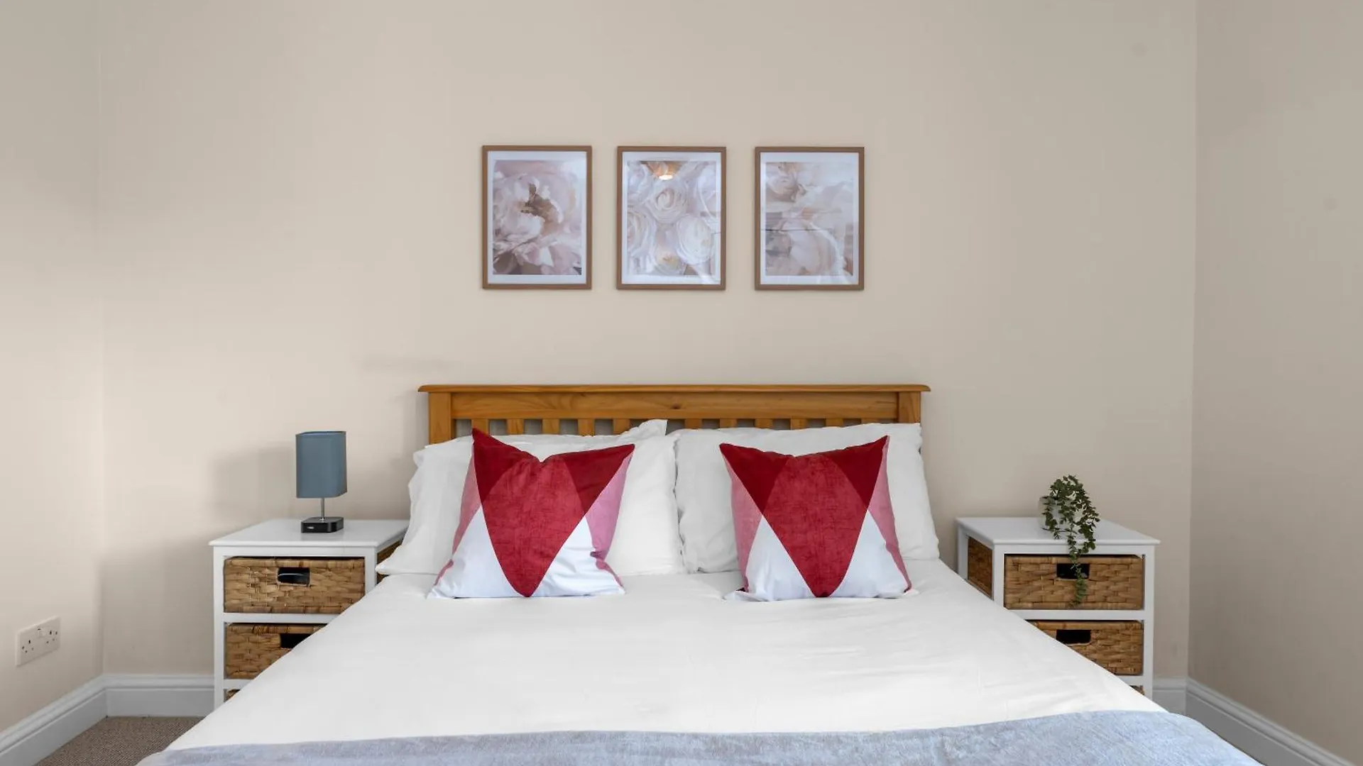 2 Bedroom Apartment In Central Edinburgh With Free Parking