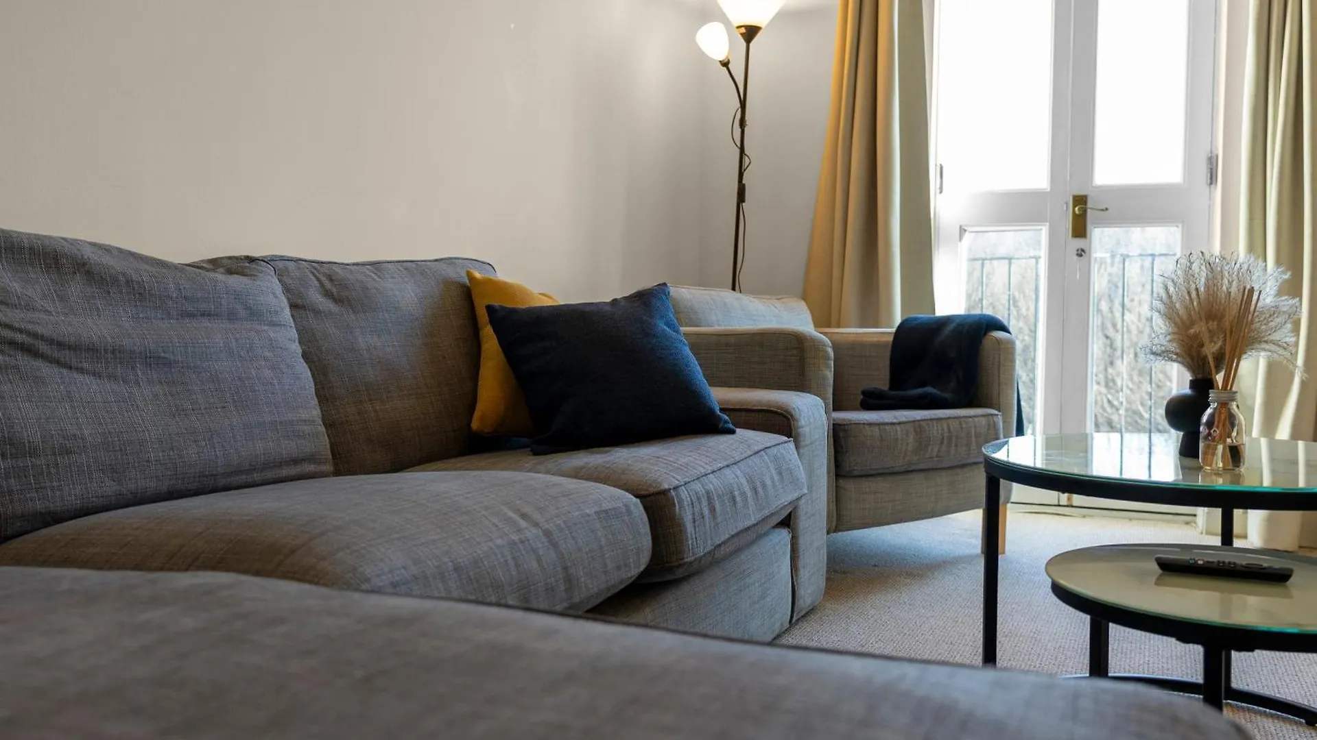 2 Bedroom Apartment In Central Edinburgh With Free Parking