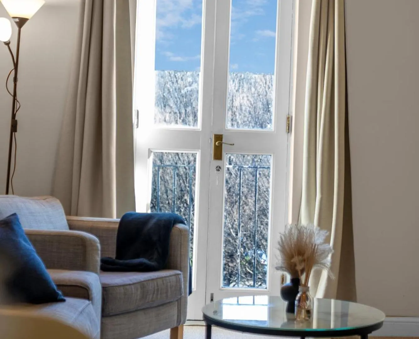 2 Bedroom Apartment In Central Edinburgh With Free Parking
